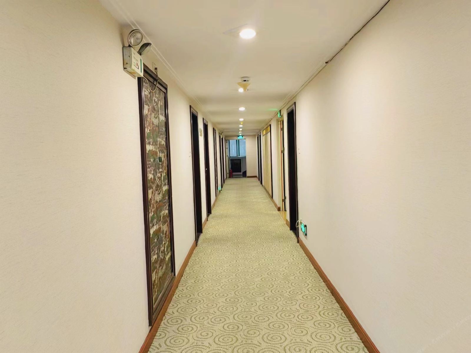 中山华裕酒店（中山古镇环球灯配城店）