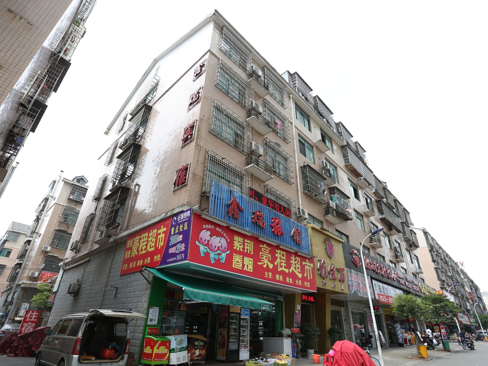 鑫瑞宾馆(长沙县泉塘店)