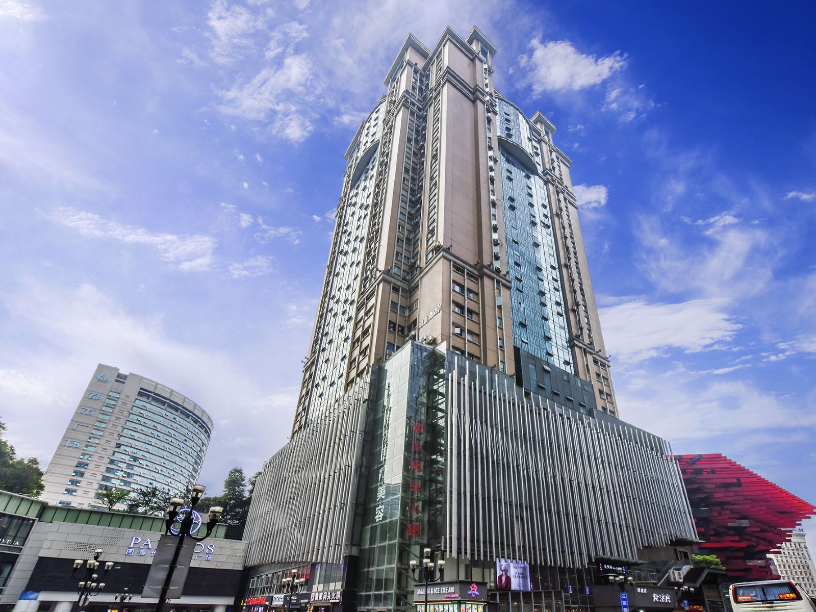 易豪酒店(重庆解放碑地铁站赛格尔店)