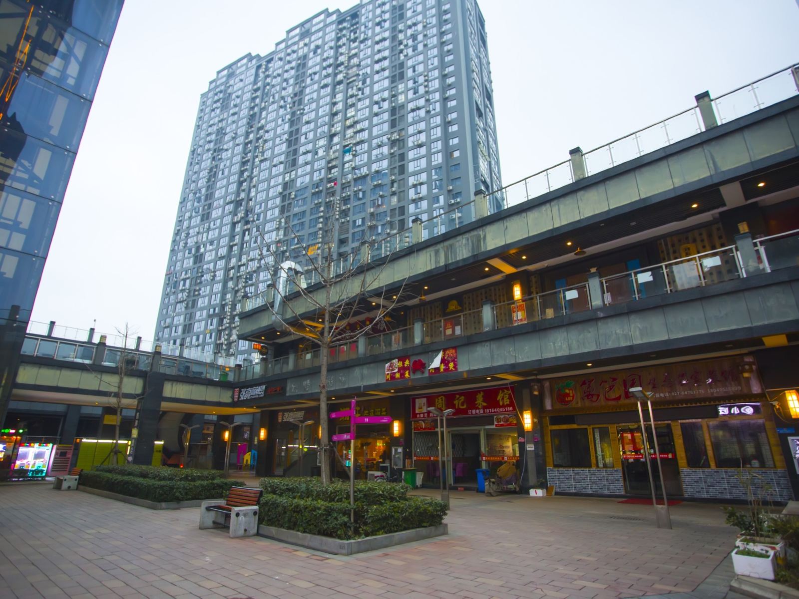 果然主题酒店(湖北工业大学店)