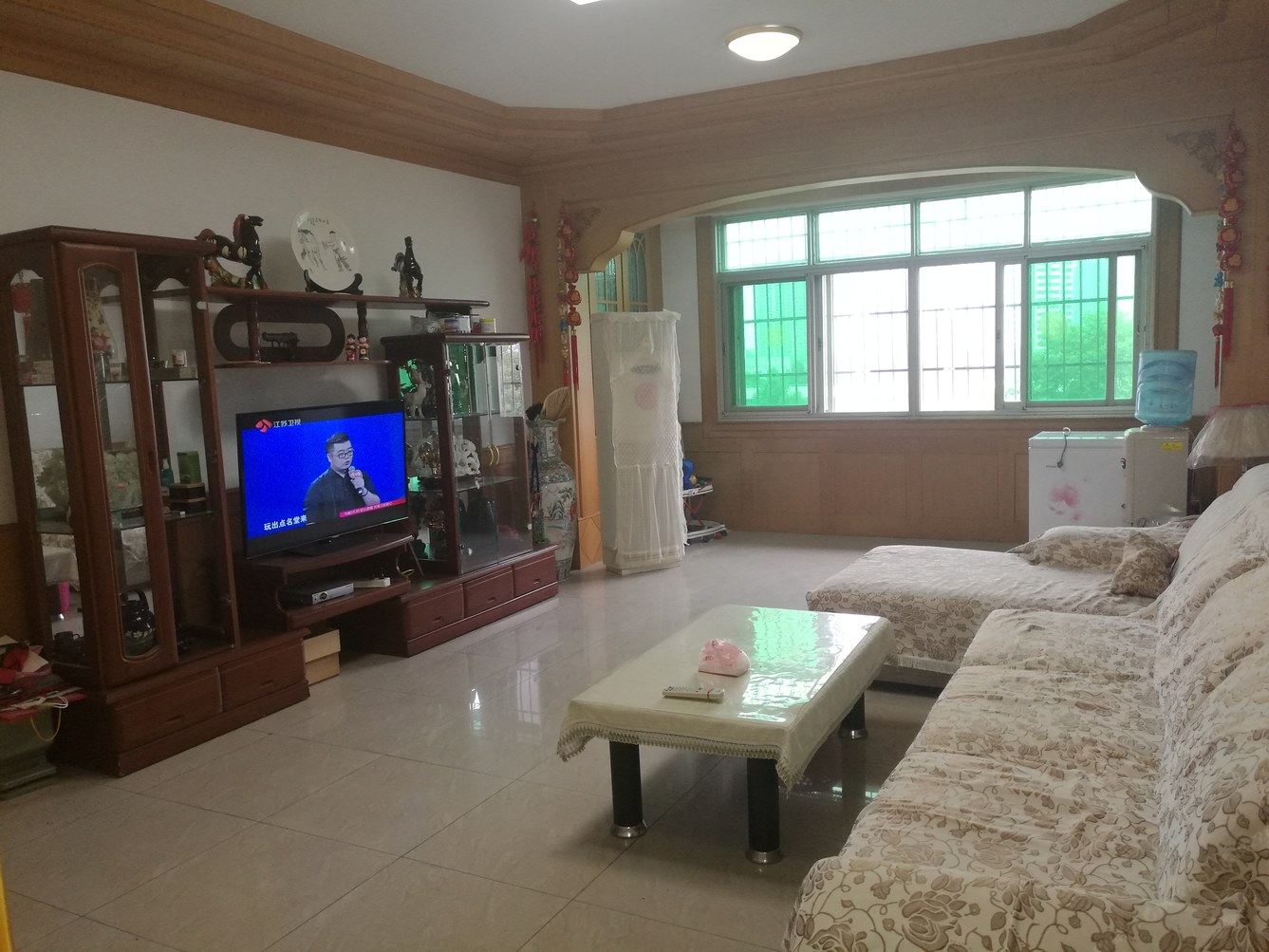 武汉硚口路地铁站旁阳光充沛的江景房公寓(2号店)