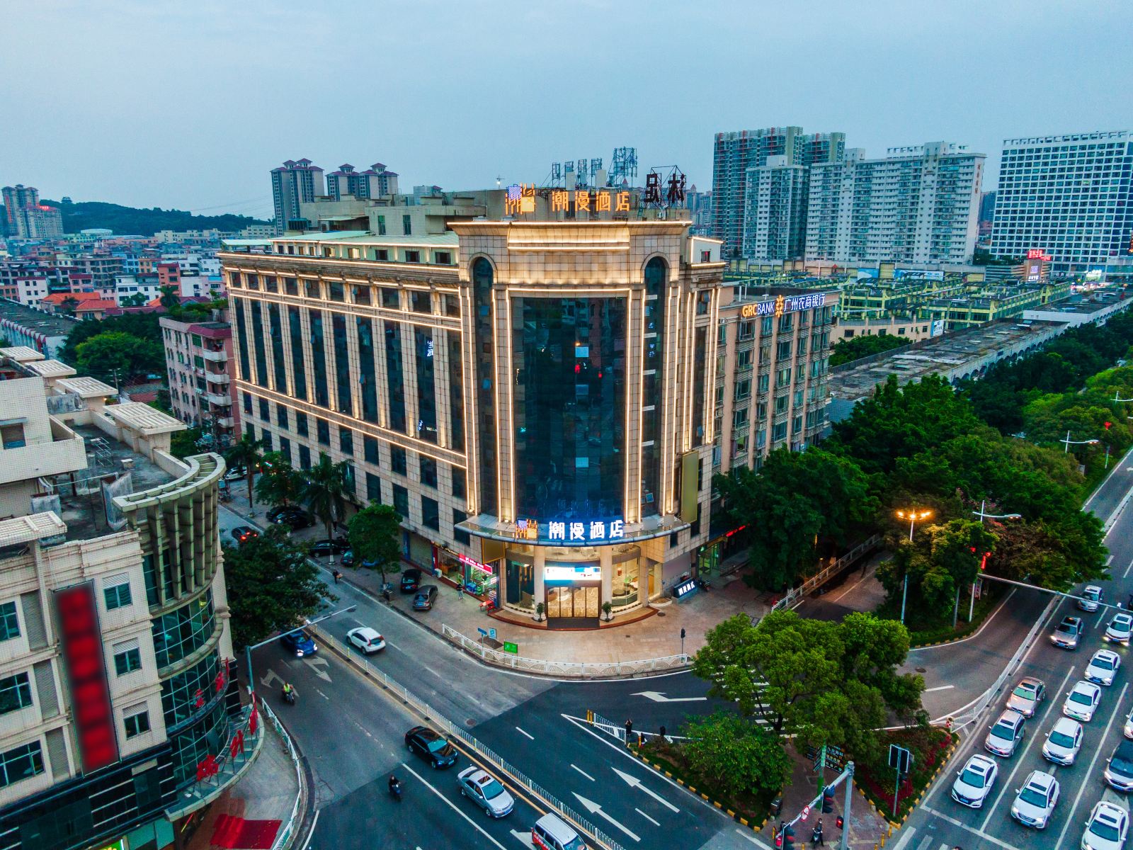 潮漫酒店(广州新塘轻轨地铁站荔新大道店)