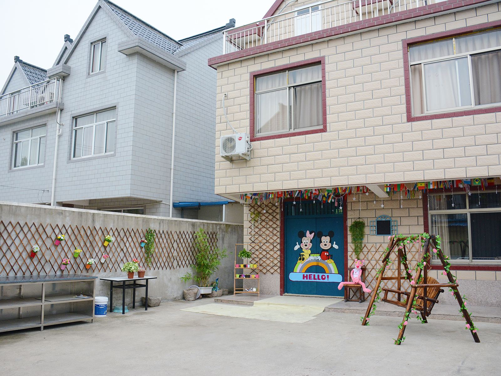 上海严创纯新客栈