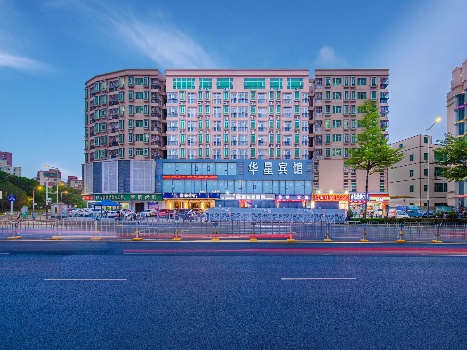 华星宾馆（龙华大浪商业中心店)
