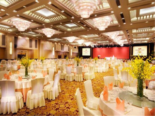 RAV4推荐 长沙皇冠假日酒店自驾2日游 繁华市