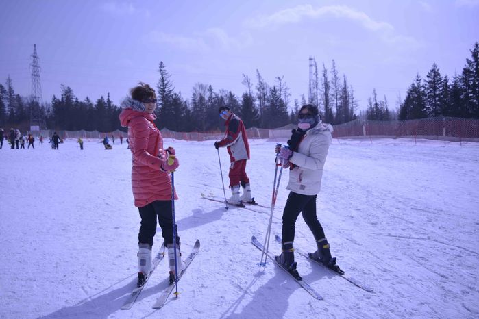 5 2015-02-23 长白山的最大目的就是滑雪啦,第二天来到了和平滑雪场