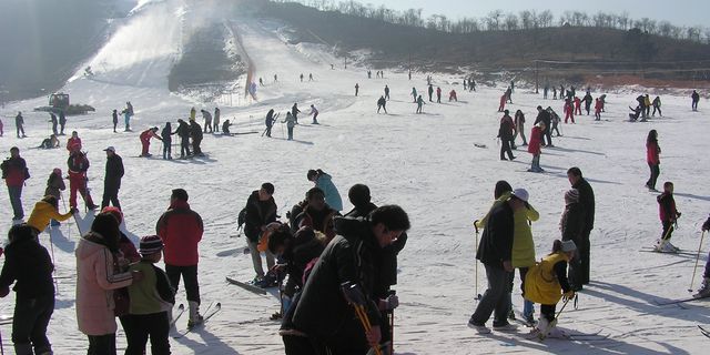 徂徕山滑雪场风景图片