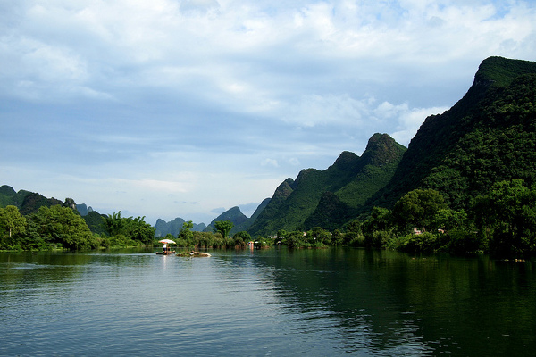 <桂林+阳朔4日自助游>1晚桂林金皇国际大酒店，2晚阳朔新西街大酒店（贵宾楼）