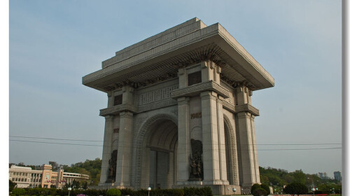 在平壤的名胜古迹—牡丹峰的北边建造了图片