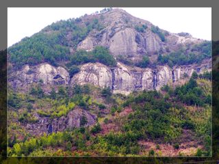 地址:山西省晋城市陵川县六泉村查看地图 简介:佛子山是太行第一