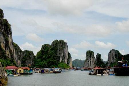 [国庆]<南宁-越南-下龙湾-河内-天堂岛-北海银滩-金海湾红树林双卧9日游>保证往返Z字快车，护照在手，说走就走，越南0自费，国内0购物