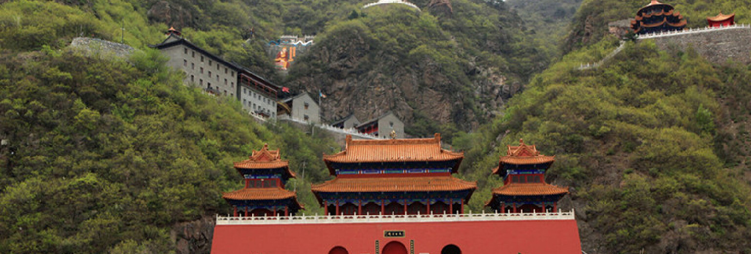 龙峰山有1张图龙峰山风景区位于辽宁省辽阳县东部山区下达河乡,占地