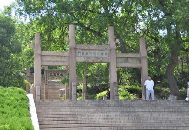 仲雍墓