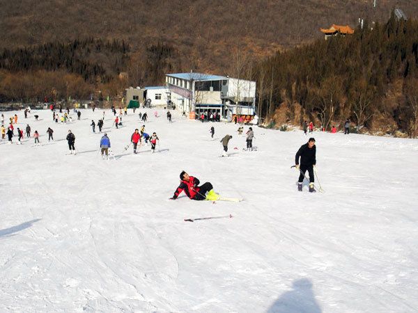 河南 郑州 荥阳市 桃花峪滑雪场