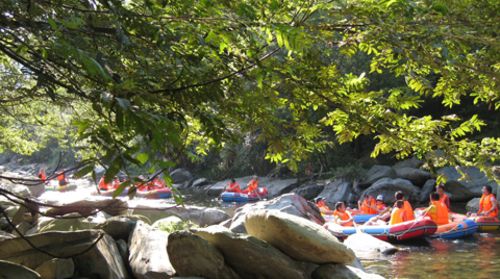  夹溪河漂流-香溪漂流-屯溪老街-齐云山2日游>门票全含纯玩,赠早餐