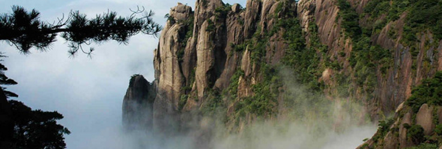 热门美食 当地玩乐 热门景点 发表评论 三洞口景区,位于三清山西部,其