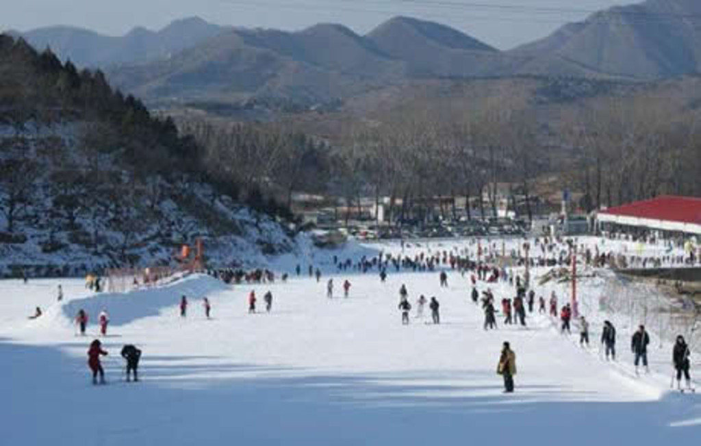  唐山玉田玉龙湾滑雪汽车1日游>单板滑雪场,让您的冬天嗨翻天