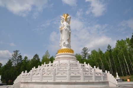 <哈尔滨+海拉尔+满洲里+漠河+北极村+北红村+龙江湾双卧8日游>草原骑马访牧户夜游满洲里感受草原文化漫步乌苏里浅滩一路向北