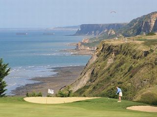 结束后,让我们出发来到位于犹他海滩东面的奥马哈海滩,景点观光(不