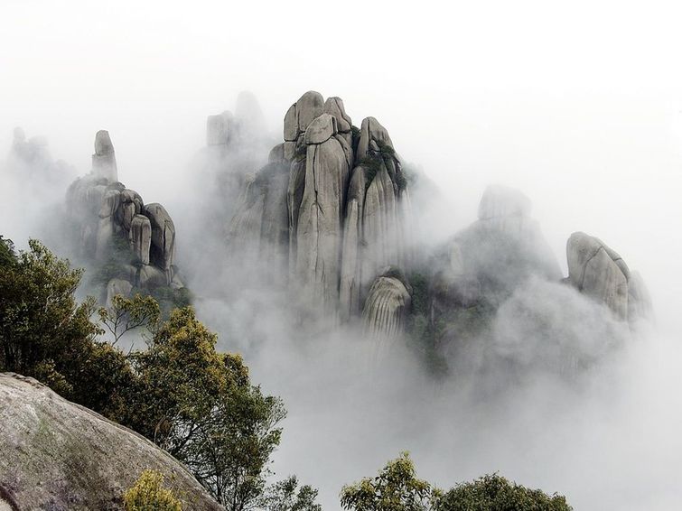 国家级风景名胜区,国家aaaaa级景区,国家自然遗产——太姥山,位于闽浙