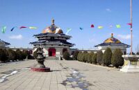 拜谒成吉思汗陵宫殿