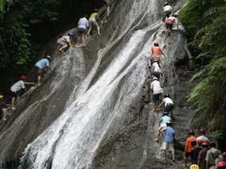 桂林-阳朔-古东瀑布双飞5天游 【古东瀑布】 景区是以地下涌泉