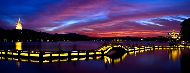 雷峰塔夜景