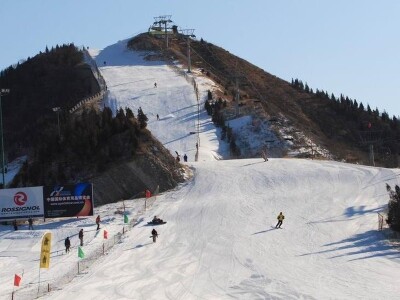 【莲花山滑雪场门票价格_2013北京莲花山滑雪
