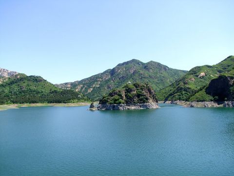 滑道★滑道为丰富燕塞湖景区旅游内涵,充分利用索道设施,九九年兴