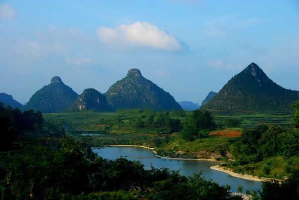 贵州黔西南双乳峰景区图片_贵州黔西南双乳峰景区旅游图片_贵州黔西南