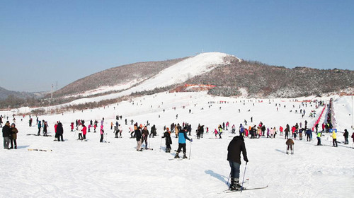 <河北崇礼万龙滑雪场激情滑雪1日游>含滑雪票含往返大巴车__出发_途牛