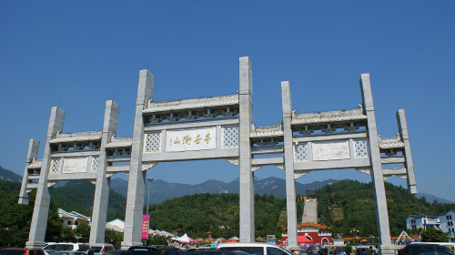 欣赏着古代建筑,去融合了八个道观和八个佛寺的南岳图片
