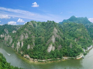 磐安十八涡-水下孔-龙穿峡-天烛仙境3日游含门票,宿