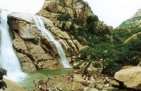 欣赏龙潭瀑与八水河