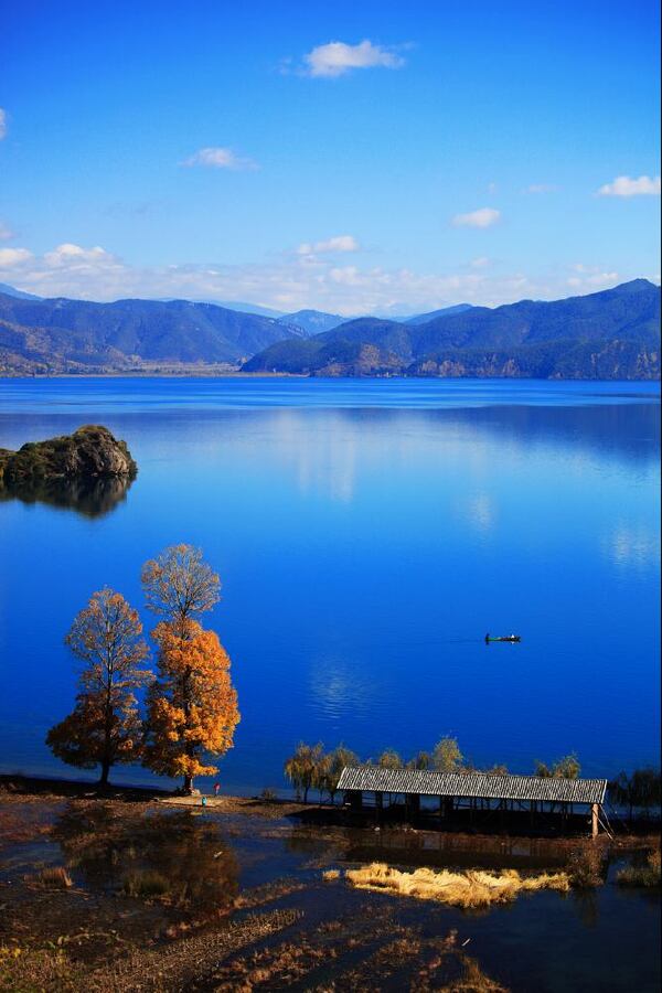 <泸沽湖2日游>含大环湖，篝火晚会，猪槽船游湖