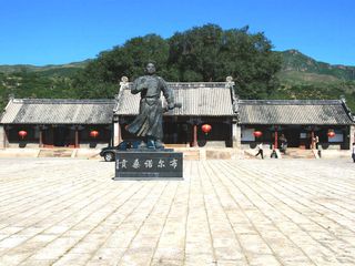 内蒙古 赤峰 喀喇沁旗 龙泉寺石狮   位于喀喇沁旗王爷府镇.