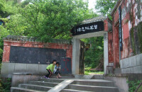 参观曾巩纪念馆