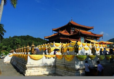 游览真个南山,包括金堂,兜率内院,仁王门,南山树屋,不二广场等.
