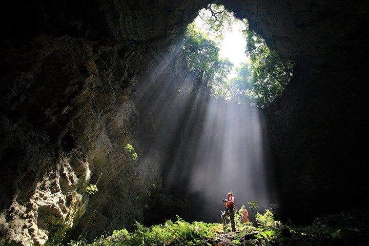 穿洞天坑