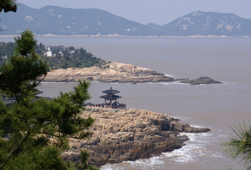 交通:普陀山位于浙江舟山,中国佛教四大名山,是一个海岛,隶属于舟山市
