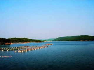  赤峰-玉龙沙湖-贡格尔草原双卧3晚4日游>三种景色一次搞定