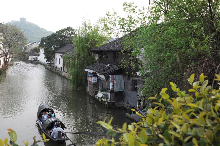 绍兴护城河乌篷船游览