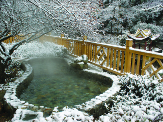 黄山温泉景区,飘雪温泉 游览黄山温泉景区,古称桃源仙境,因左侧桃花