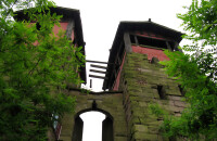 参观神龙山巴人石头城