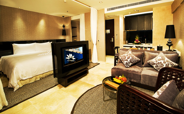 <海南三亚黎客酒店5日自助游>坐拥市区商业圈，交通便利，集养生、休闲、商务、度假于一体