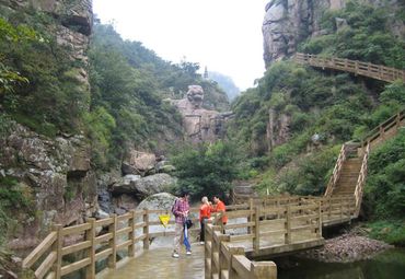 爬山栈道图片_爬山栈道旅游图片_爬山栈道旅游景点