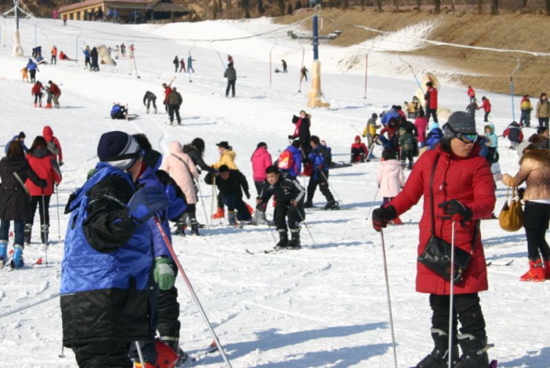 沂水地下画廊滑雪场