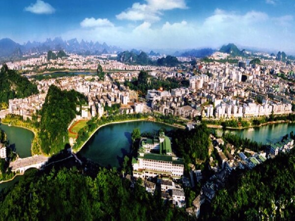 <桂林-阳朔4日自助游>1晚桂林桂山华星酒店，2晚阳朔碧莲江景大酒店