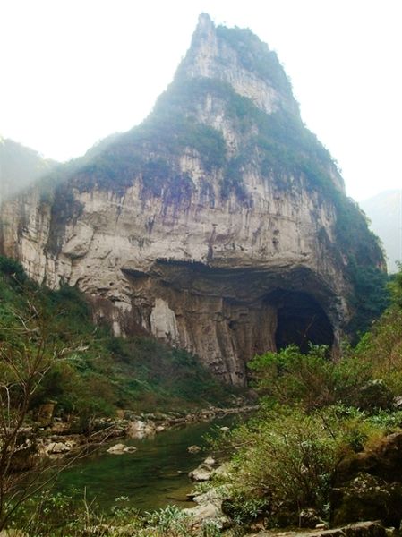  惠水涟江燕子洞是省级风景名胜区