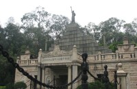 参观黄花岗七十二烈士陵墓